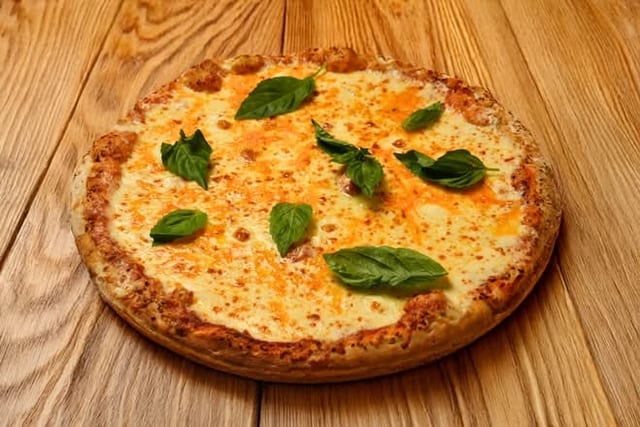 CHEESE PIZZA.